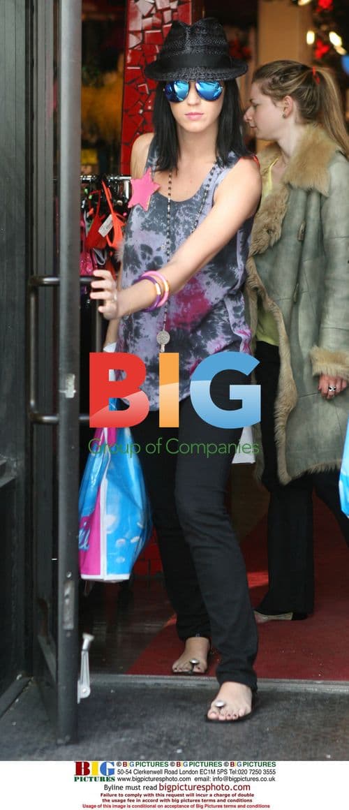 Katy Perry Shops in NYC