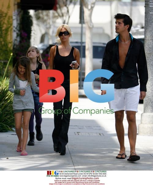 Shauna Sand with Daughters and Boyfriend