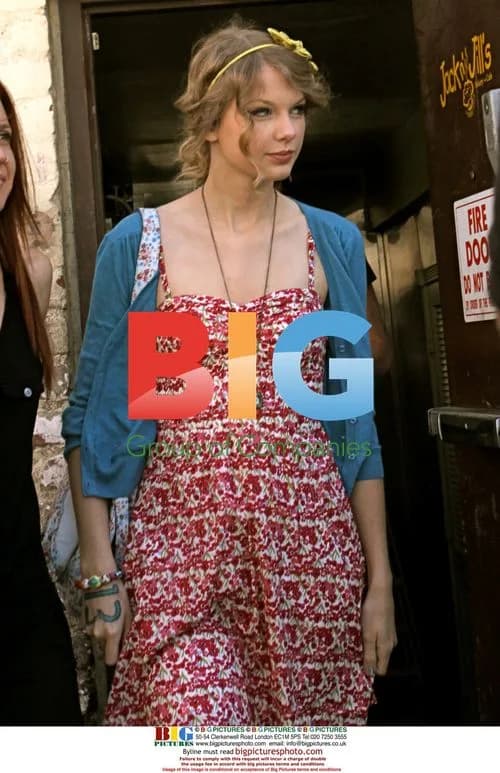 Taylor Swift Leaves Lunch with Band