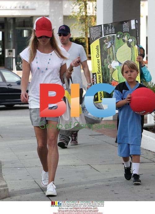 Reese Witherspoon with son and boyfriend