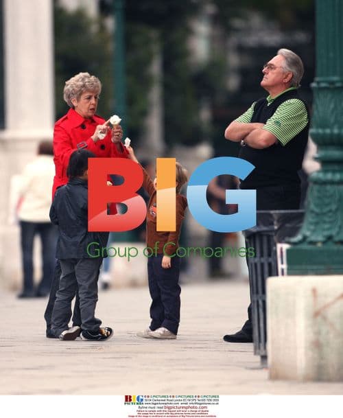 Bill and Jane Pitt with grandkids in Venice