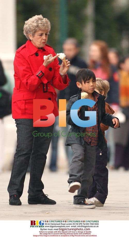 Bill and Jane Pitt with grandchildren in Venice