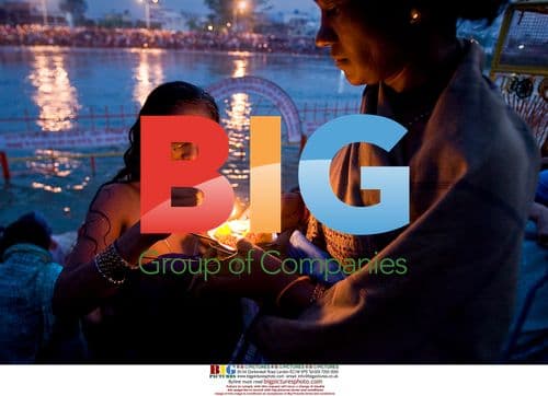 Hindu Devotees Bathe in Ganges River