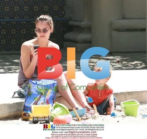Jessica Alba and daughter at the park