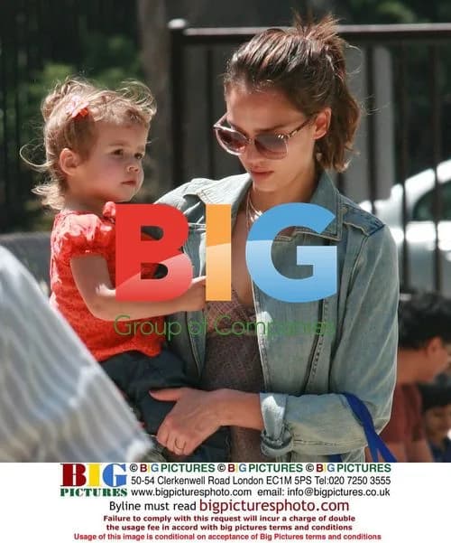 Jessica Alba and daughter in park