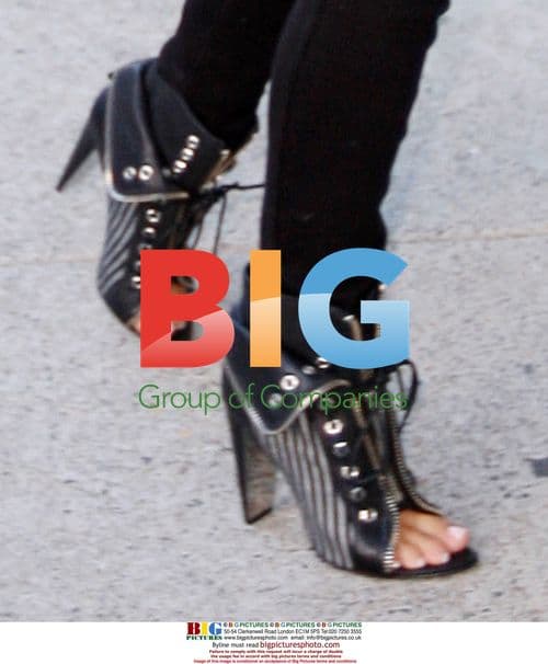 Kim Kardashian Shopping in Sydney