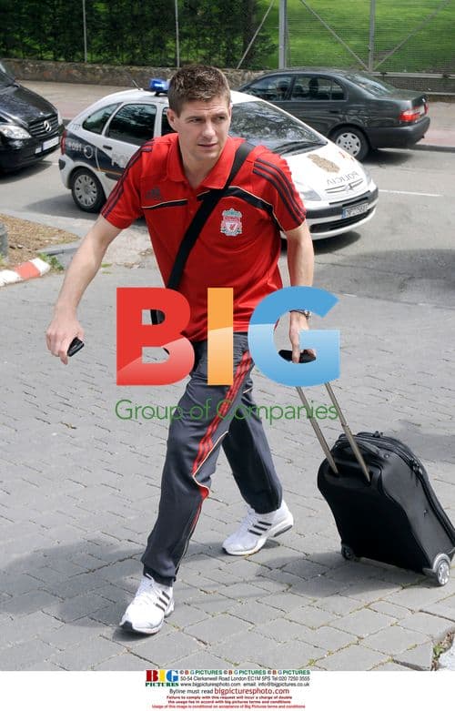 Liverpool Players Arrive in Madrid