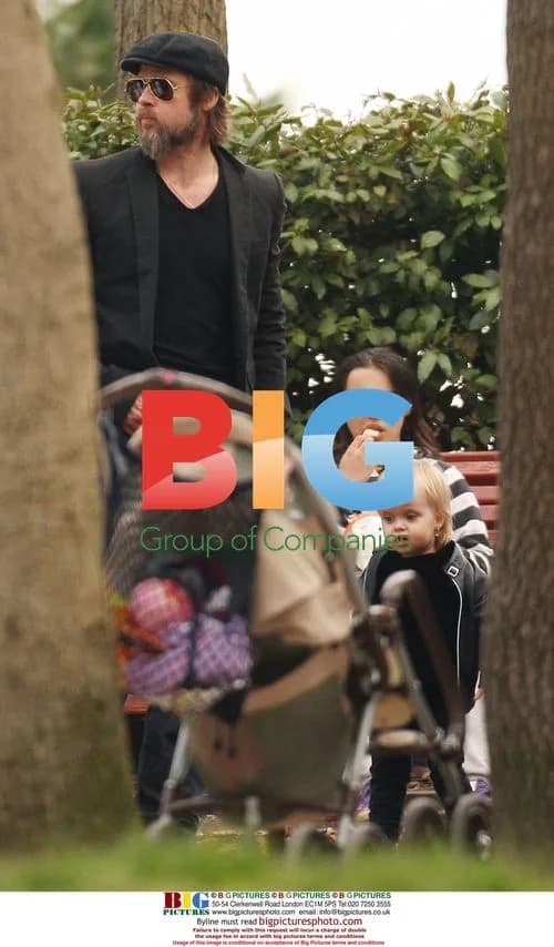 Brad Pitt with kids in Venice park