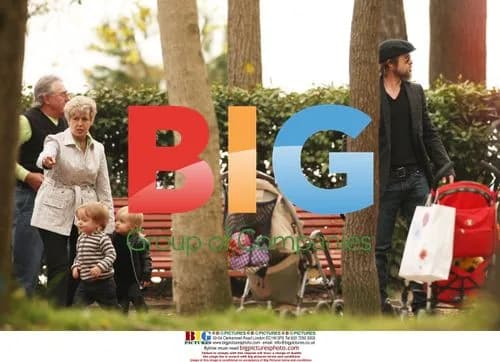 Brad Pitt with Kids in the Park, Venice