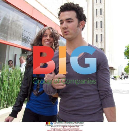 Kevin Jonas and Danielle Deleasa Shopping