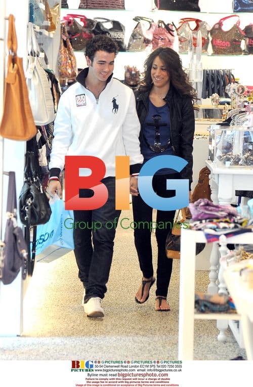 Kevin Jonas and Wife Shopping