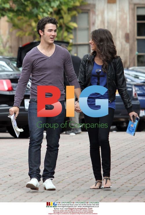 Kevin Jonas and Danielle Deleasa Shopping