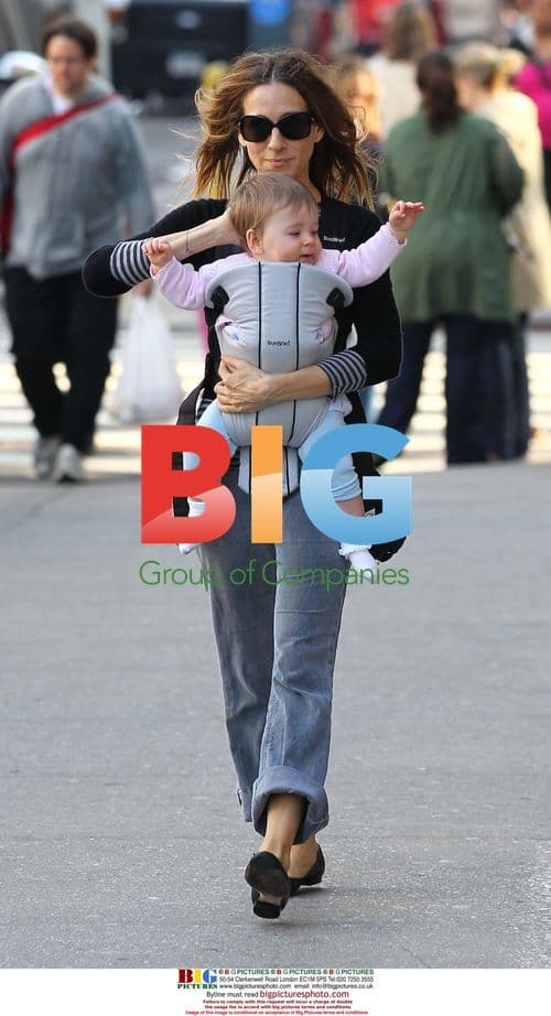 Sarah Jessica Parker Walks Twins to School