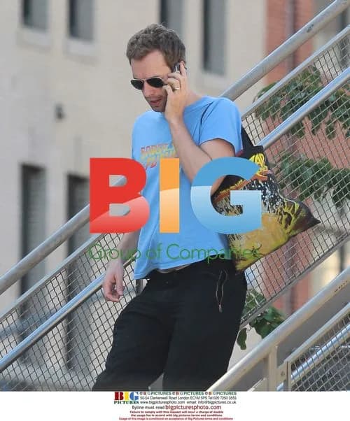 Chris Martin takes NYC stroll