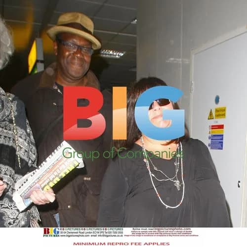 Lenny Henry and Dawn French arrive from Caribbean
