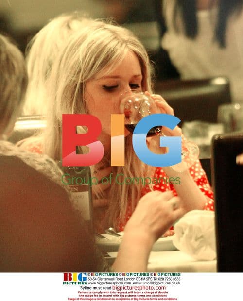 Diana Vickers Hits No. 1 in UK Top 40