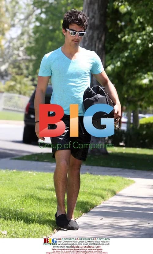 Joe Jonas Leaves Brother's House