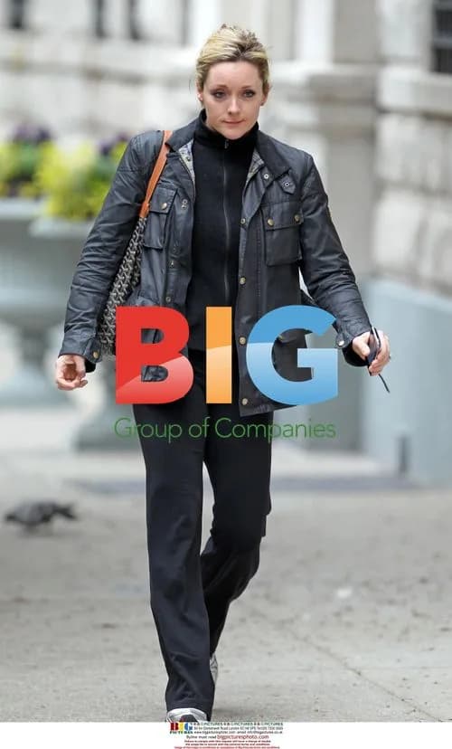 Jane Krakowski Strolls in NYC