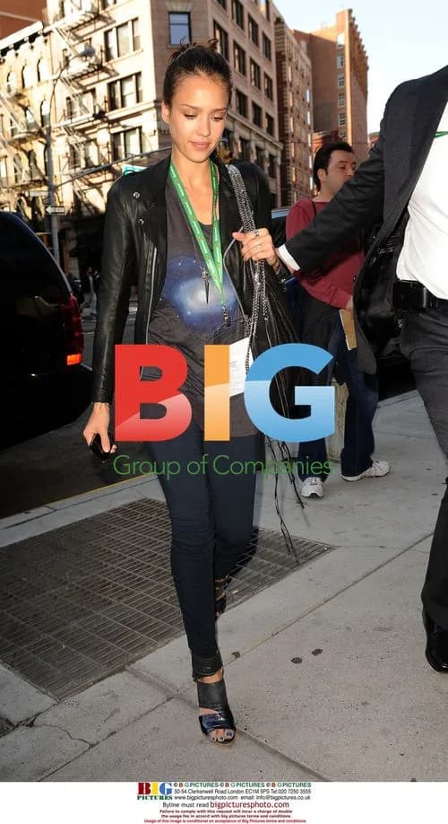 Jessica Alba Entering NYC Hotel