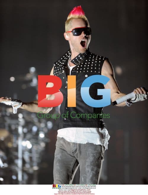 Jared Leto Performs with 30 Seconds to Mars