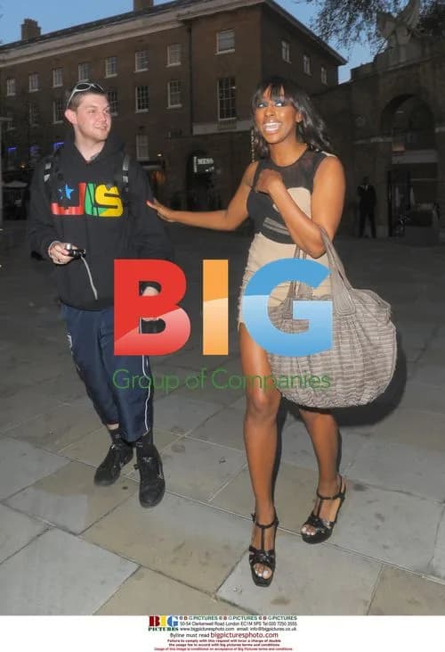 Alexandra Burke leaves Saatchi gallery