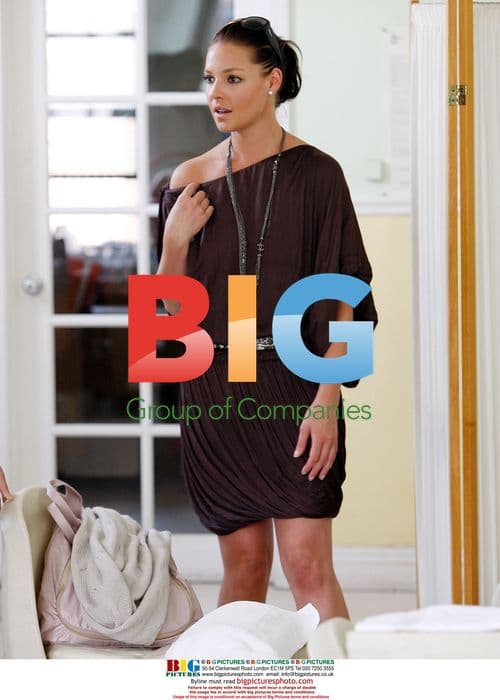 Katherine Heigl Gets Manicure in LA