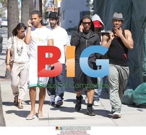 JLS Dancers Grab Lunch in LA
