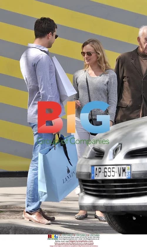 Diane Kurger and Joshua Jackson shop in Paris