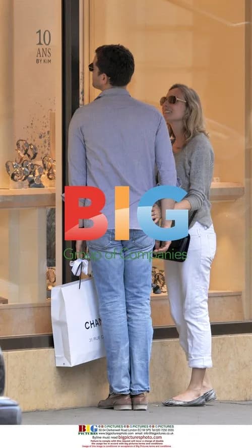 Diane Kurger and Joshua Jackson Shop in Paris