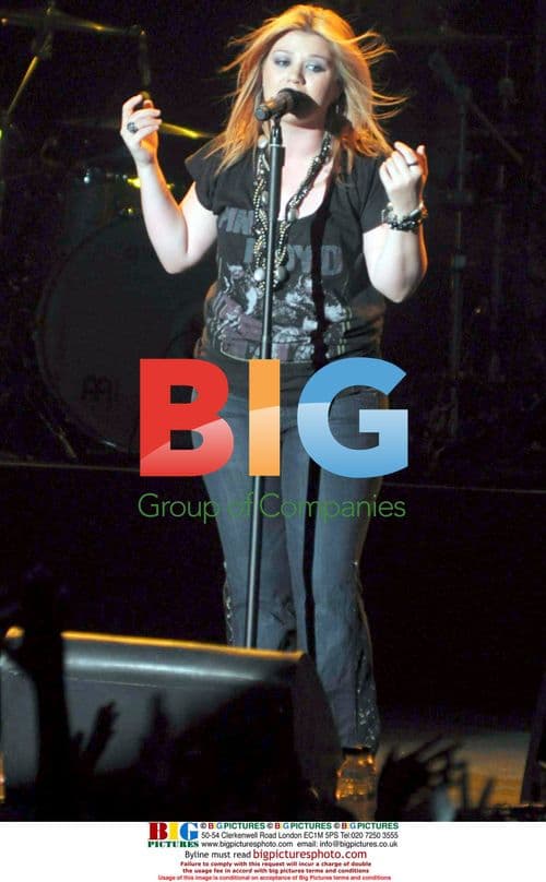 Kelly Clarkson Performs in Jakarta