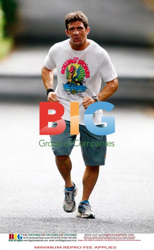 Alex Reid and Katie Price chat after jog