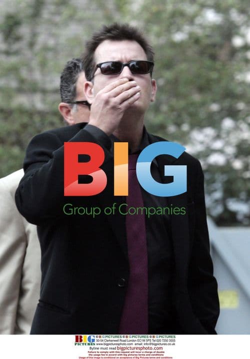 Charlie Sheen Arriving at Court