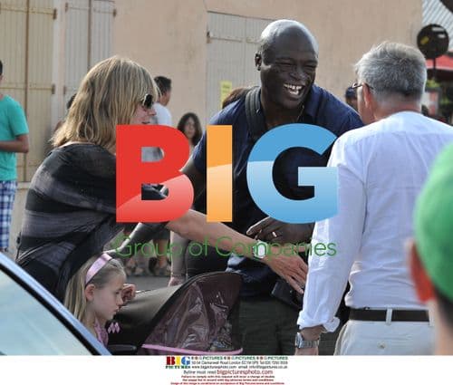Heidi Klum and Seal take kids to theme park in France