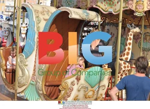 Heidi Klum and Seal at Theme Park with Kids
