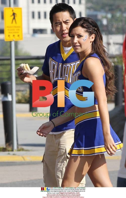 Hellcats Cast on Set