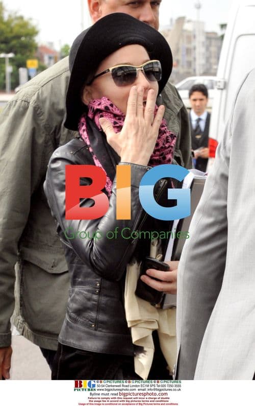 Madonna and children at Paris airport