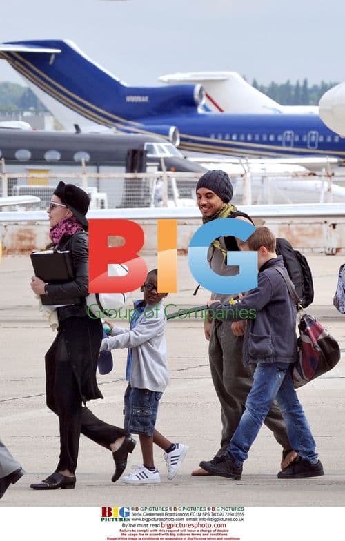 Madonna and kids at Paris airport