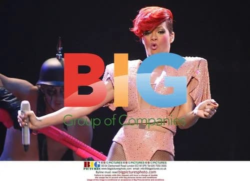 Rihanna Performs "Last Girl on Earth Tour" in Miami
