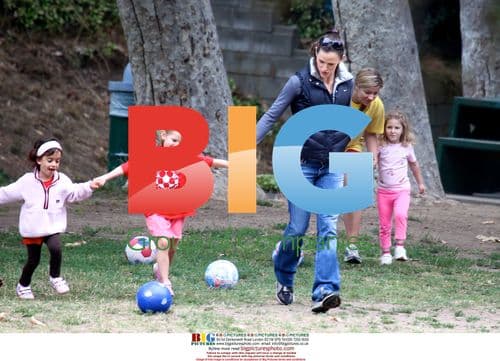 Ben Affleck and Jennifer Garner at the park