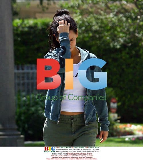 Jennifer Love Hewitt at Mothers Home