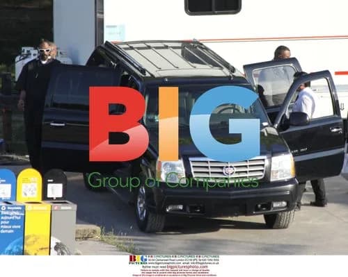 Snoop Dogg Enters Escalade in Montreal
