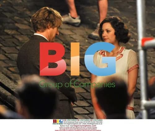Marion Cotillard and Owen Wilson on "Midnight in Paris" set