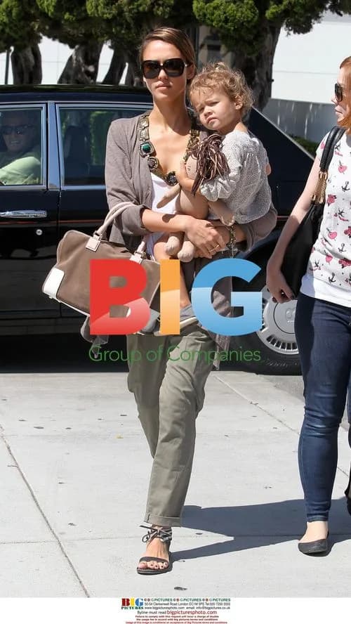 Jessica Alba shops in Beverly Hills