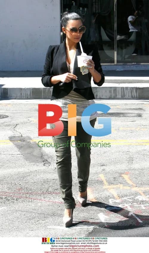 Kim Kardashian Gets Pinkberry Frozen Yogurt