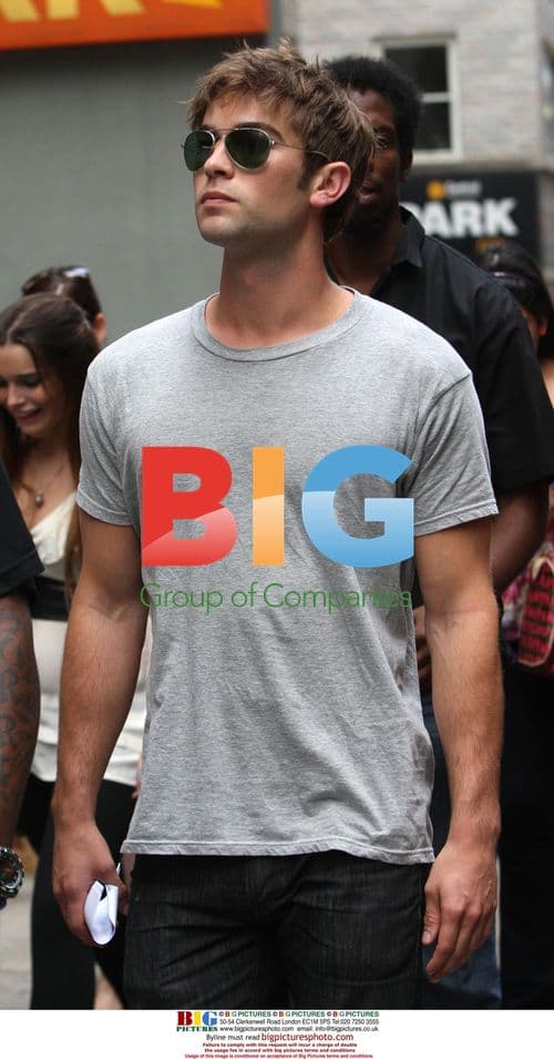 Chace Crawford on Gossip Girl Set