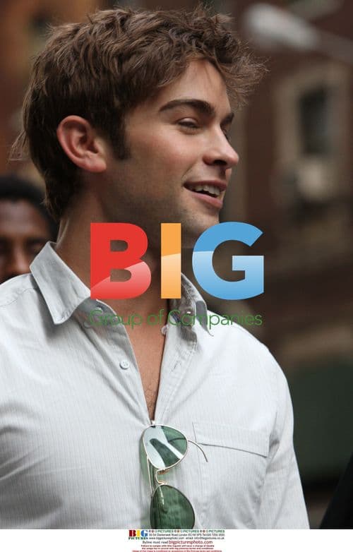 Chace Crawford on 'Gossip Girl' set