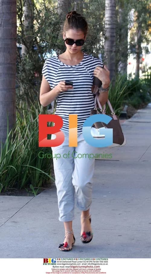 Jessica Alba Heads Into Salon