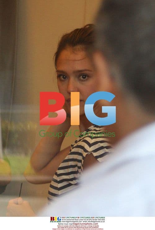 Jessica Alba Heads to Salon