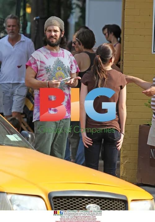 Paul Rudd on "My Idiot Brother" set