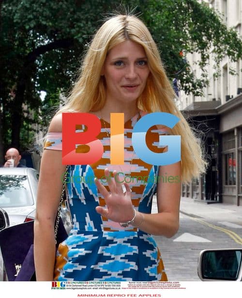 Mischa Barton Leaves Hotel in London